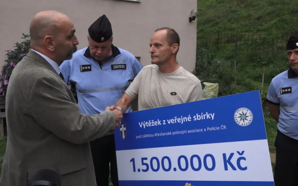 Na pomoc rodině policisty z Šumvaldu věnovali lidé z celé ČR 1,5 milionu korun