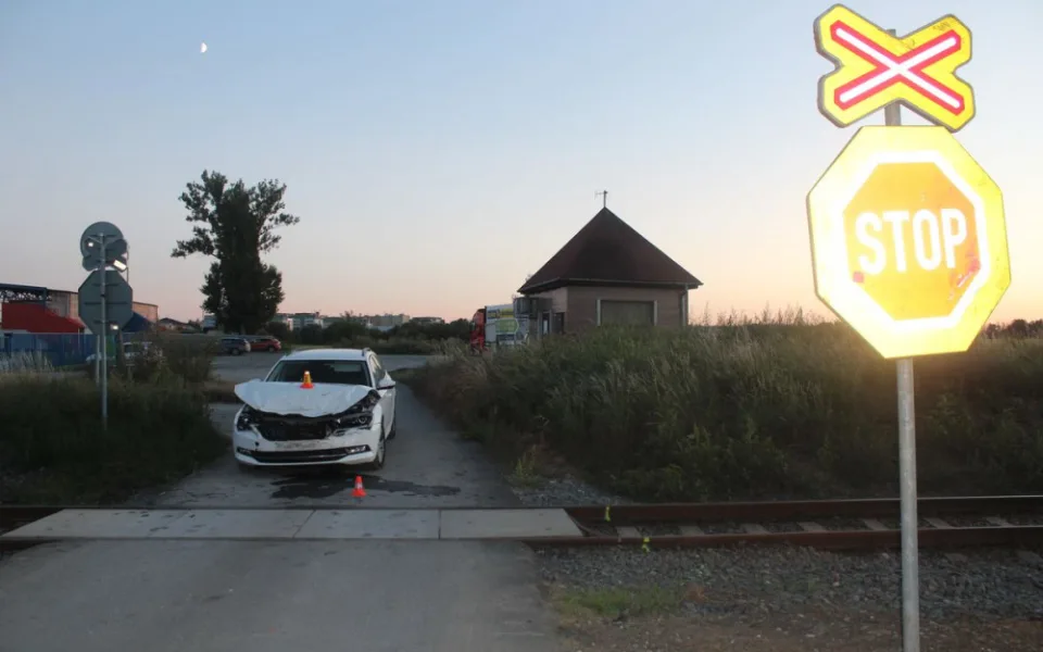 V Řepčíně se na nechráněném přejezdu srazil vlak s autem. Škoda se vyšplhala na 200 tisíc