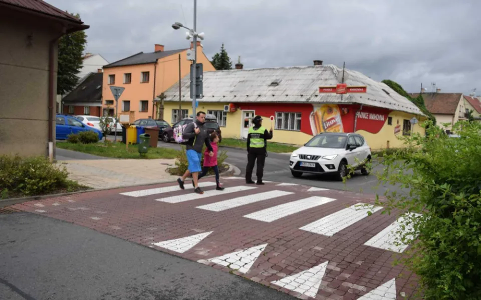 Na bezpečnost žáků u škol opět dohlíží olomoučtí strážníci
