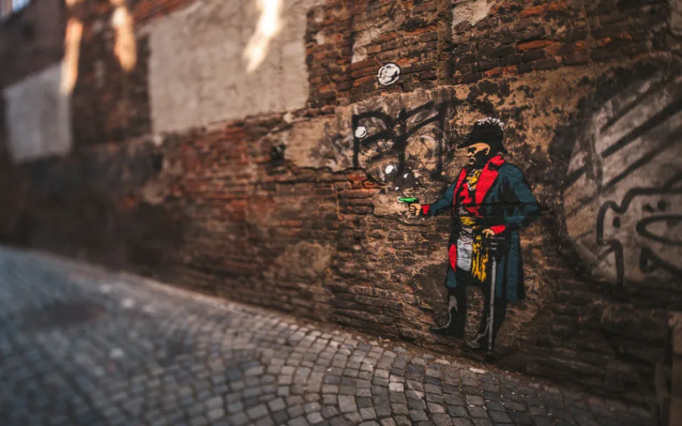 FOTO: Zapadlá olomoucká zákoutí nově zdobí slavné osobnosti spojené s městem