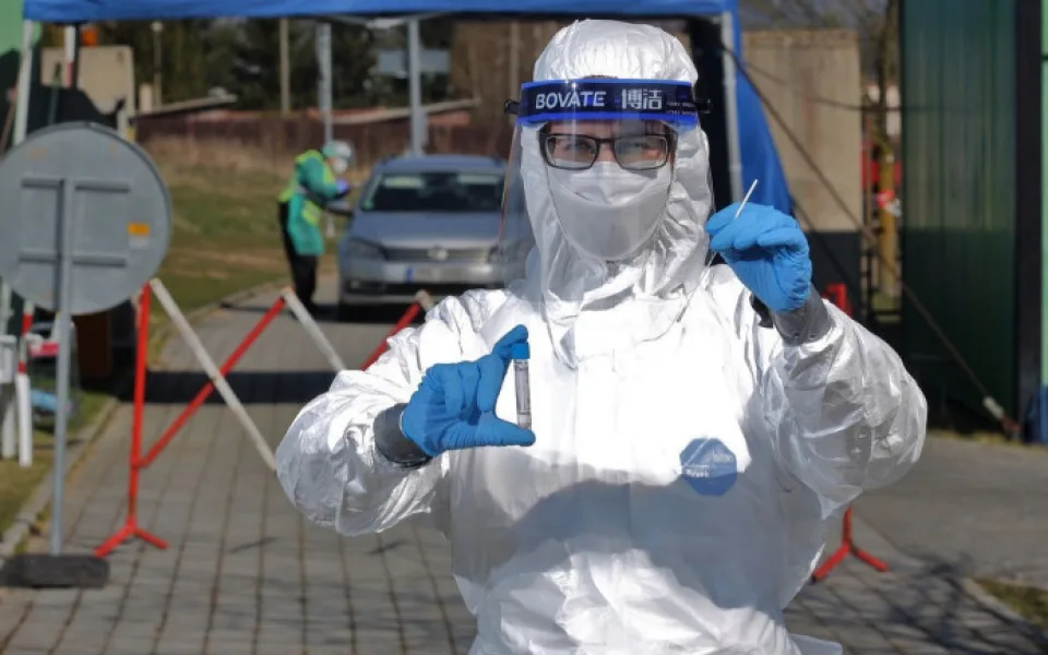 V Česku přibylo poprvé víc než 2000 nakažených za jeden den