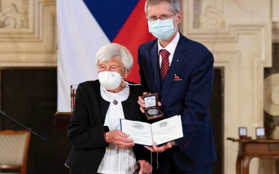 Za své zásluhy na poli vědy získala medaili také profesorka z Univerzity Palackého