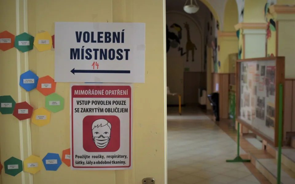 VOLBY 2020: Krajské a senátní volby začaly. Jak to vypadá v olomouckých volebních místnostech?