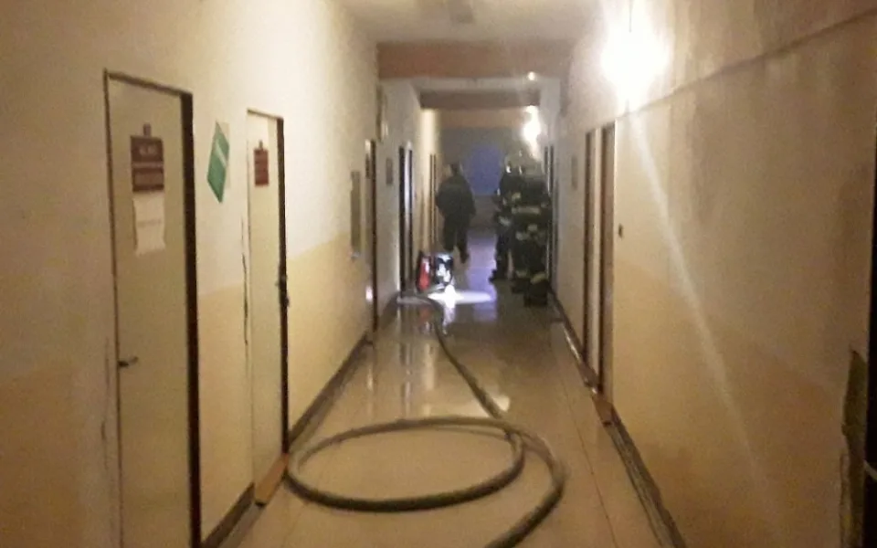 Čtyři jednotky hasičů zasahovaly v uničovské ubytovně. Příčina požáru se vyšetřuje