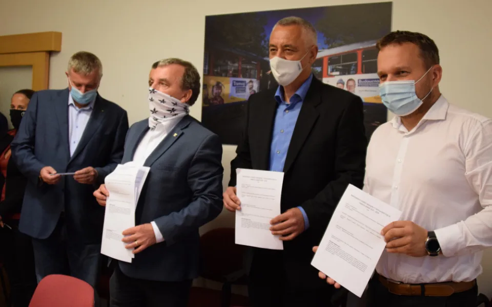 Olomoucký kraj povedou Piráti se STAN, Spojenci a ODS. Známé je i jméno nového hejtmana