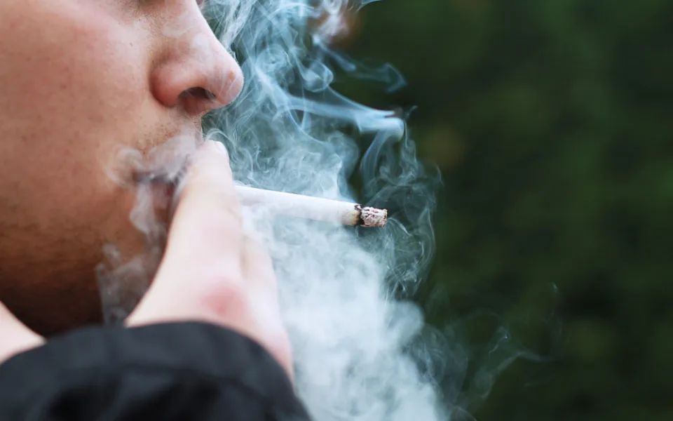 Lékaři: Přestaňte kouřit, uvolníte lůžko v nemocnicích. Kuřáci mají oslabené plíce