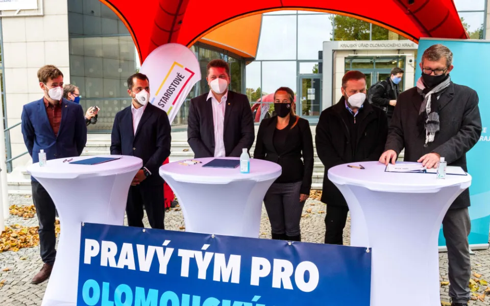 Podepsáno! Olomoucký kraj má novou trojkoalici v čele s hejtmanem Suchánkem