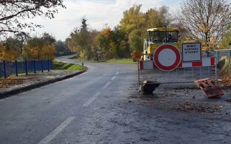 Řidič vjel na silnici i přes obousměrný zákaz.