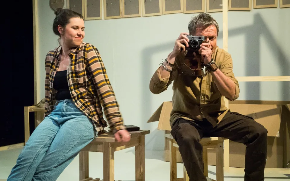 Madisonské cesty jsou milostné drama vyprávějící příběh dvou rozhádaných sester.
