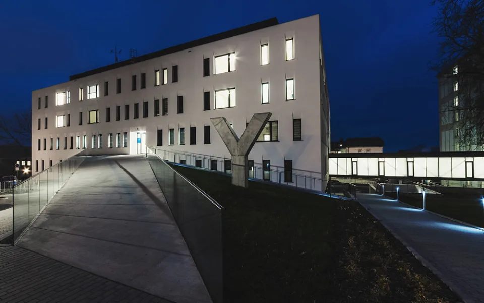 Nová budova II. Interní kliniky FNOL je energeticky pasivní.