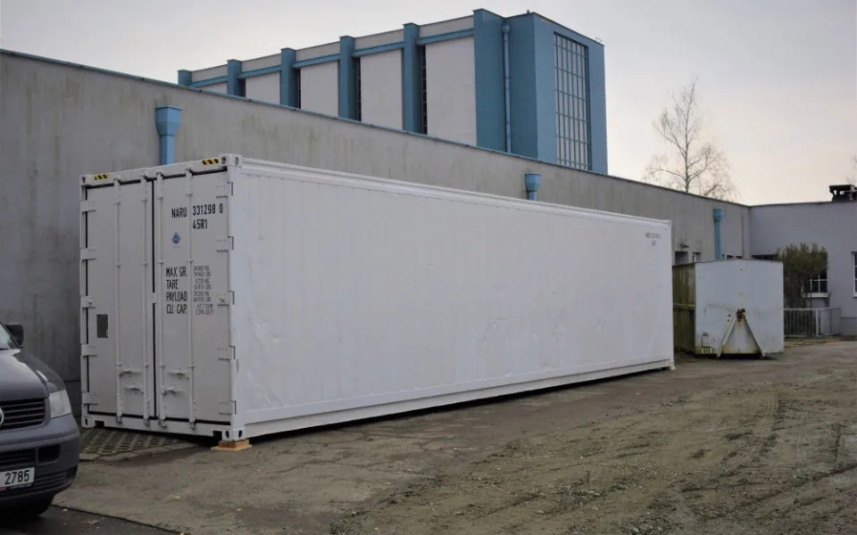 V Olomouci stojí chladící kontejner u krematoria, které je vytížené