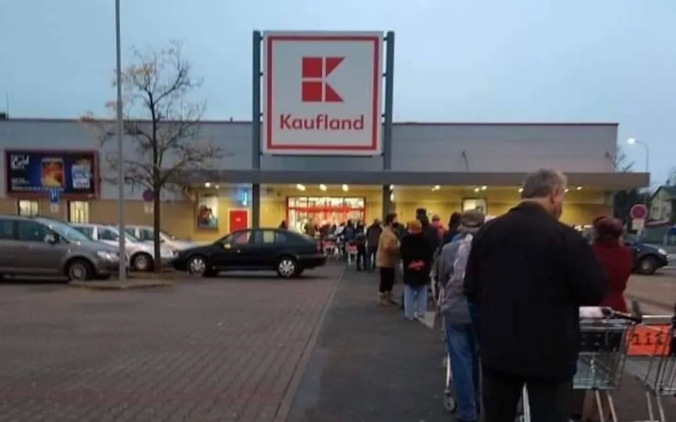 Fronta před Kauflandem