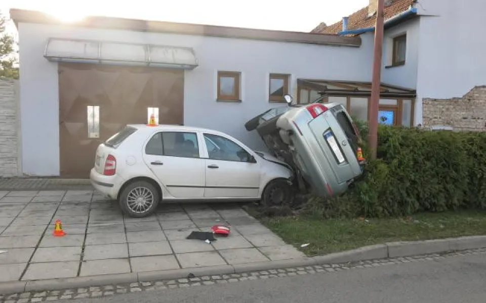 Nehoda vypadá děsivě, ale nikdo se při ní naštěstí nezranil.