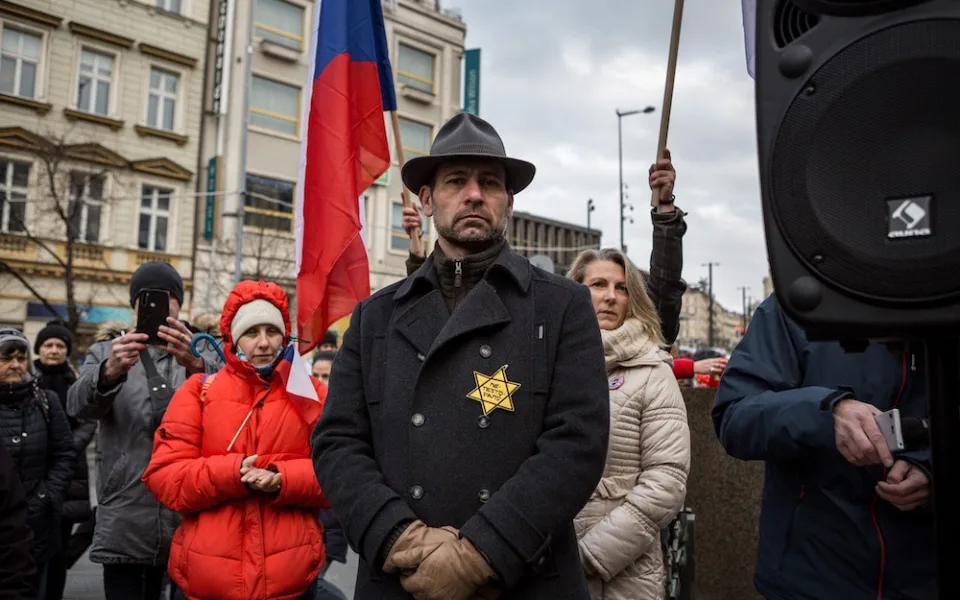 size4-16102264259106-2-davidova-hvezda-jako-symbol-nesouhlasu-s-ockovanim-nepochopitelne-shoduji-se-politici-i-zidovska-obe