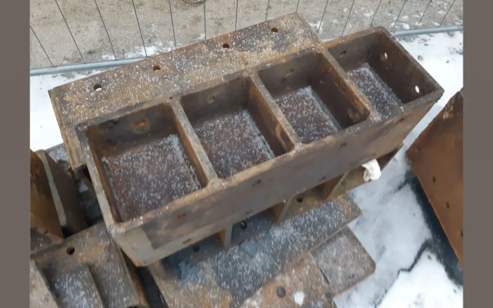 Blok k posouvání konstrukce