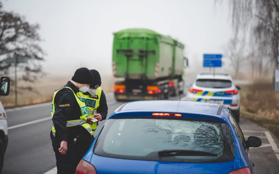 Policie hlídá hlavní i méně důležité cesty v Olomouckém kraji.