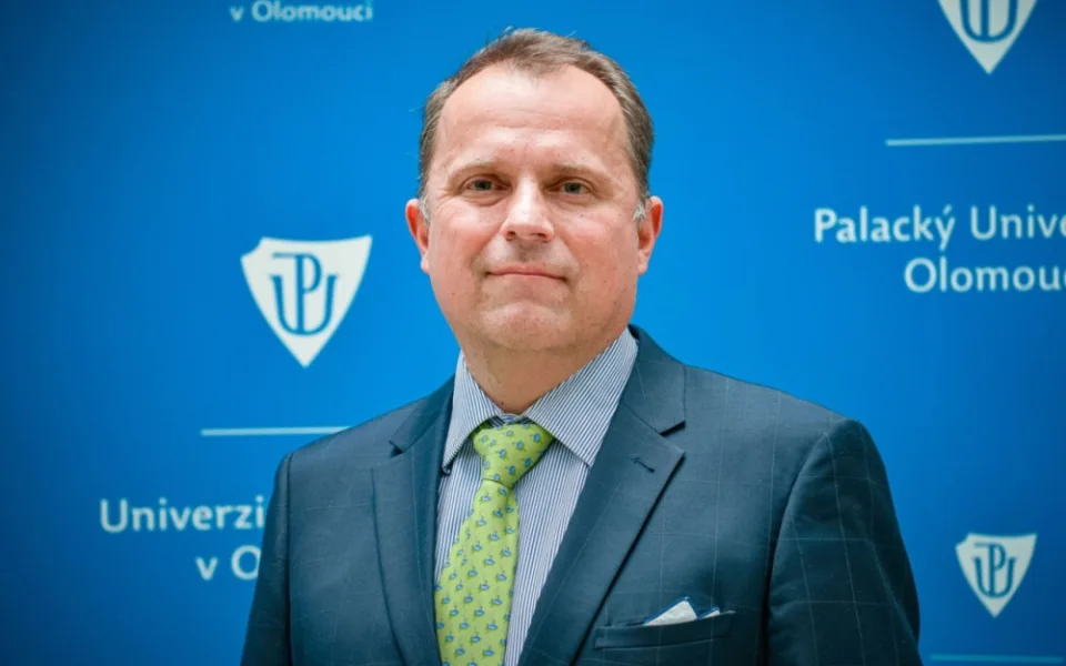 Nový rektor nastupuje na univerzitu s novým týmem. Jmenoval ho prezident