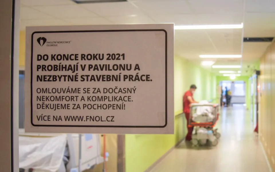 Centrální budova ve Fakultní nemocnice prochází úpravou