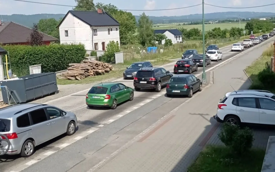Daskabátu a obcím v okolí se raději vyhněte! Kvůli popraskané dálnici zde vypuklo dopravní peklo