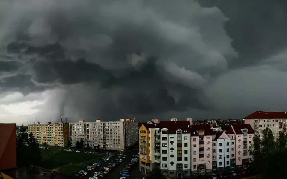 size4-16245635510444-60-apokalypsa-jizni-morava-zazila-tornado-nektere-obce-jsou-znicene