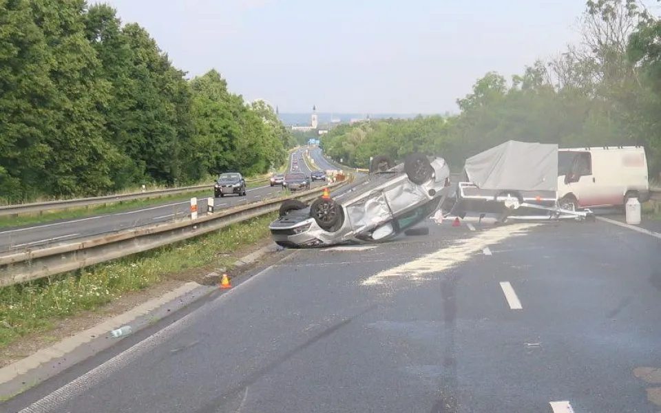Na D35 se srazily dva vozy, dálnice byla zhruba dvě hodiny uzavřená