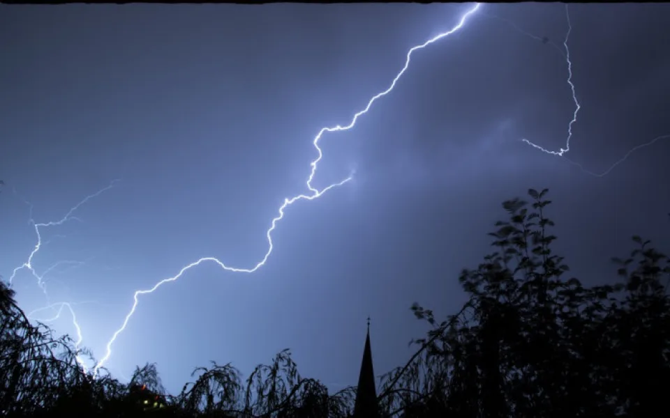 size3-16245315539567-207-meteorologove-zvysili-stupen-nebezpeci-i-dnes-v-noci-hrozi-velmi-silne-bourky