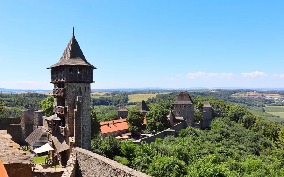 Hrad Helfštýn je jedním z turisty nejvíce navštěvovaných míst v Olomouckém kraji, veškeré vstupné  utržené za víkend poputuje na podporu hodonínské galerie