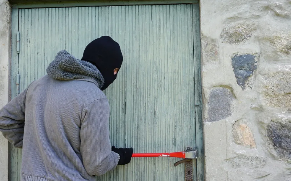 size3-size1-15888516934834-231-spadla-klec-policiste-dopadli-muze-ktery-ma-na-svedomi-serii-vloupani