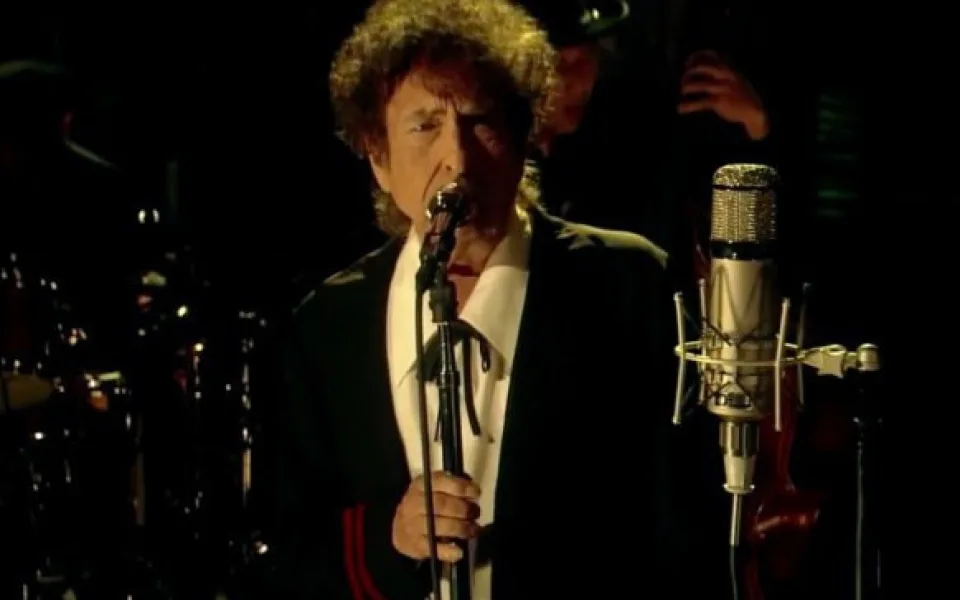 635x285-1477742472-bob-dylan