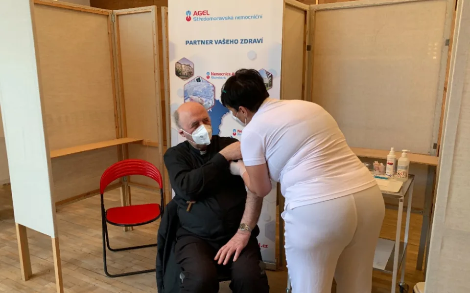 Ve Společenském domě v Prostějově se nechal očkovat také olomoucký arcibiskup Mons. Jan Graubner