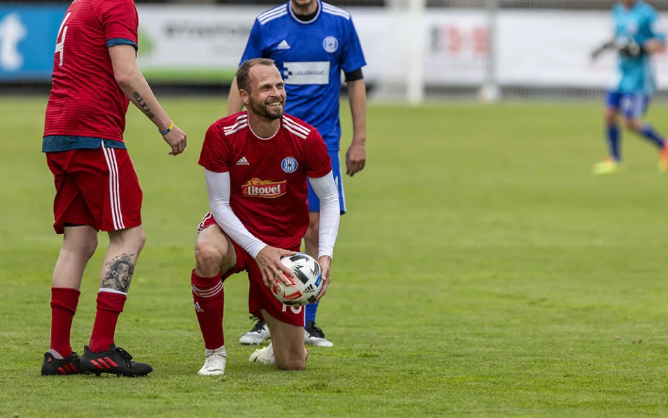 Fotbalovou podívanou slibuje sobotní dobročinná exhibice v Olomouci, fotbalový um předvede také bývalý reprezentační obránce David Rozehnal