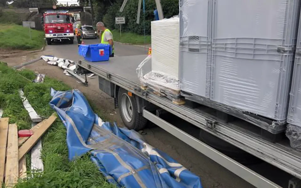 Dopravní nehoda omezila provoz v obci Němčice nad Hanou