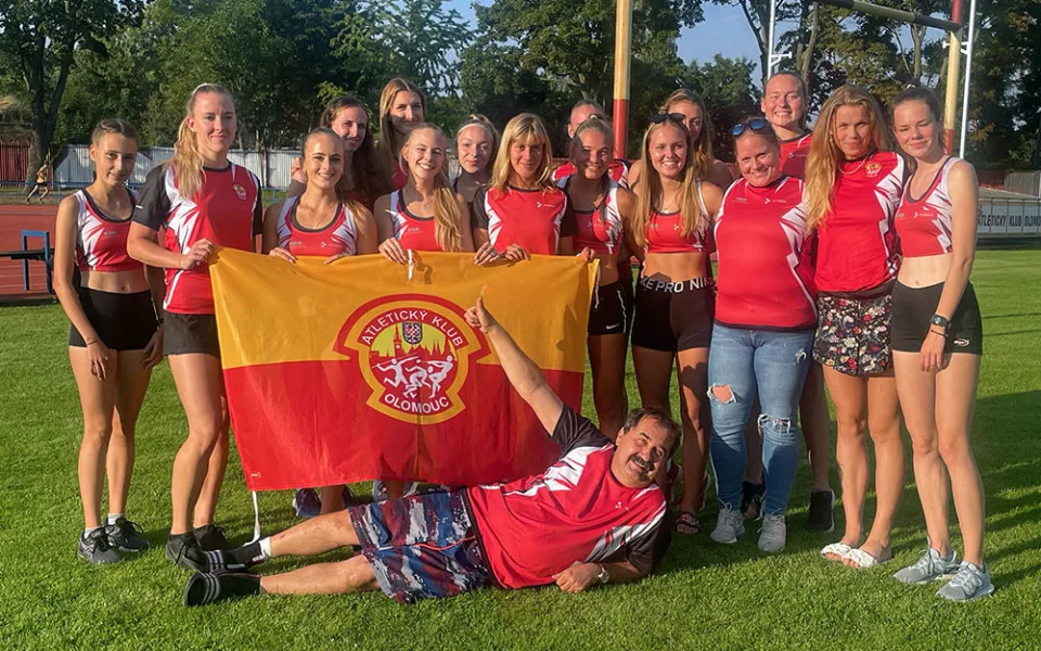 Tým žen z Atletického klubu Olomouc se o víkendu radoval z obrovského úspěchu
