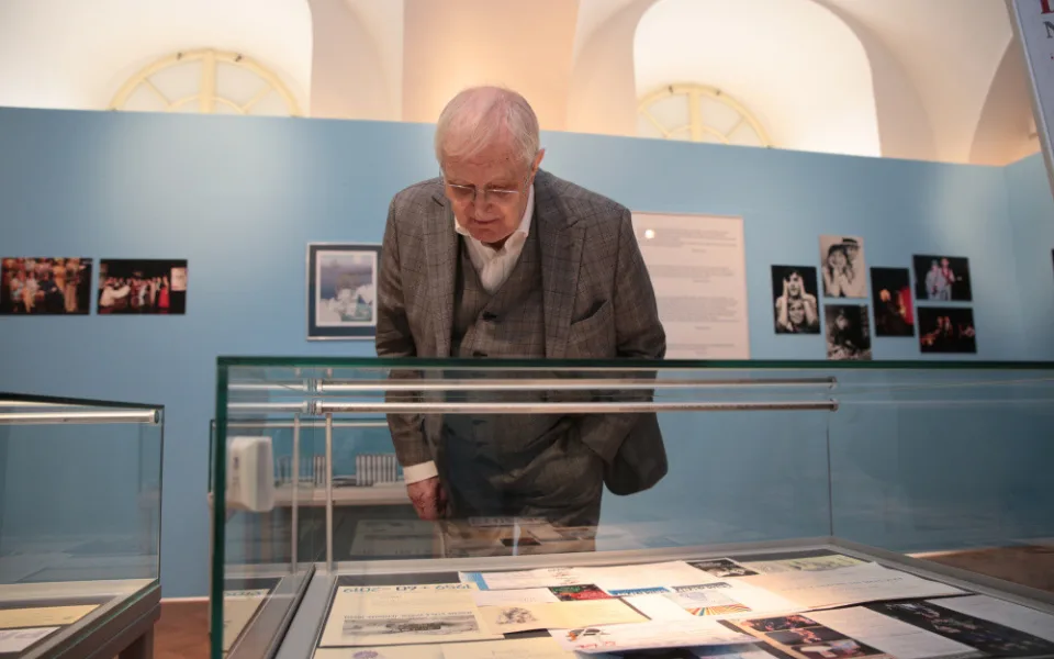 Všestranný umělec Jiří Suchý má v Olomouci k životnímu jubileu výstavu fotografií, maleb a sběratelských předmětů