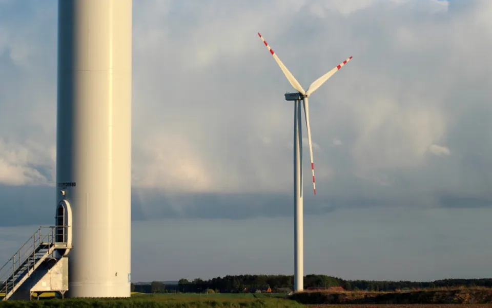 size3-16209025033068-239-suas-group-planuje-vystavbu-solarni-a-vetrne-elektrarny-zemedelskou-pudu-nezabere