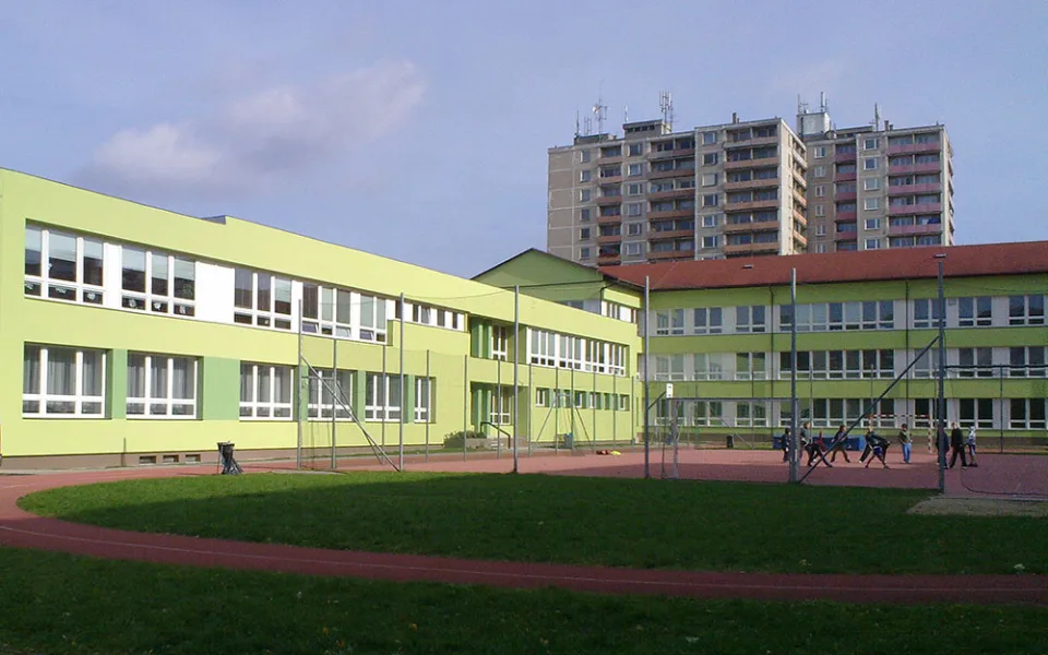 Fotovoltaické panely budou v příštím roce také na střeše Základní školy Trávník