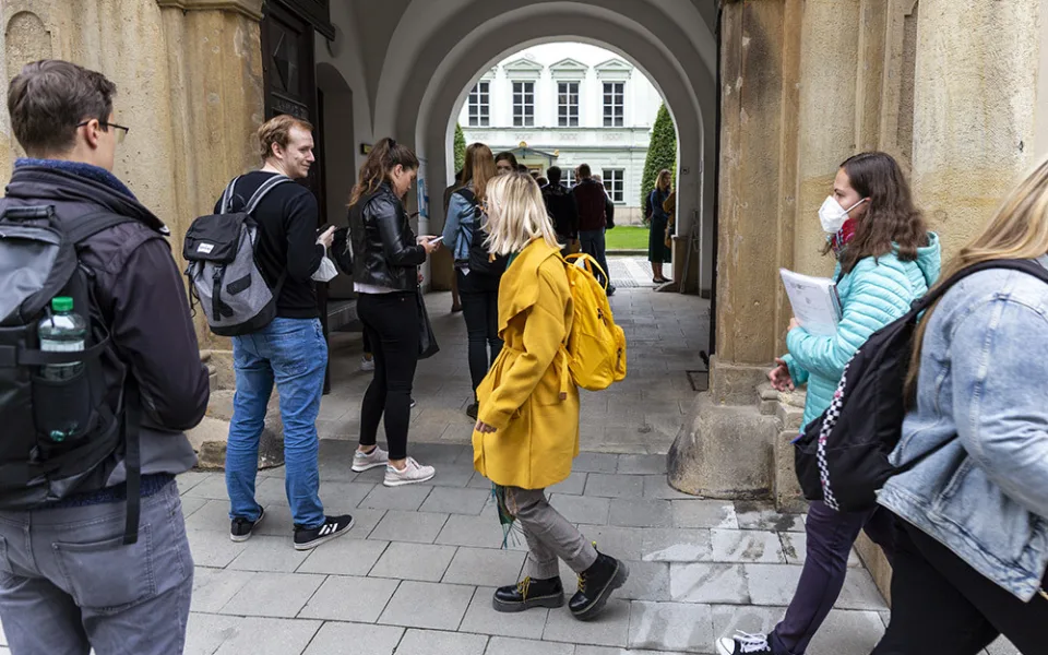 Olomoucká Univerzita Palackého má 4000 zaměstnanců, navštěvuje ji 23 tisíc studentů - ilustrační foto