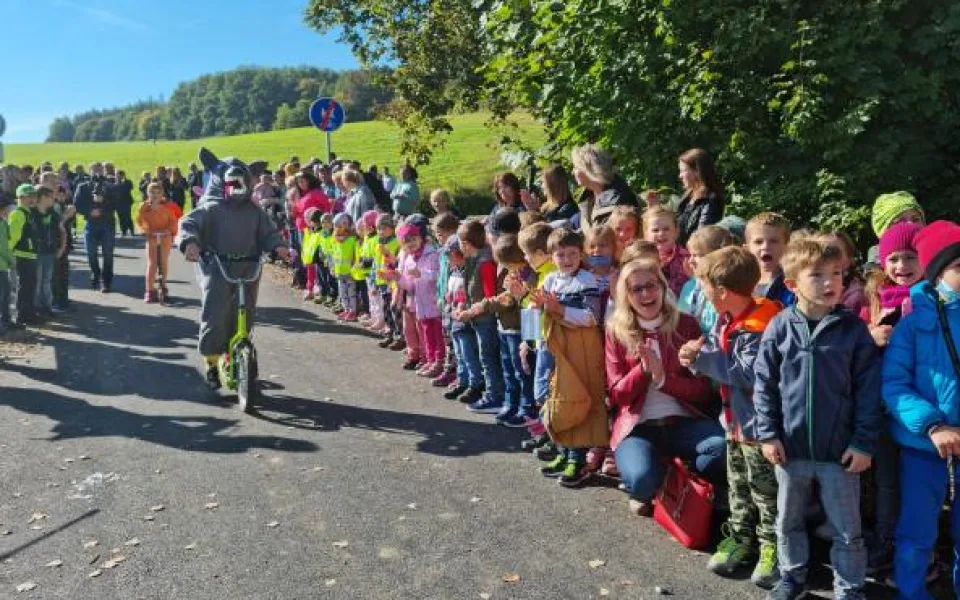 Dlouho očekávaná cyklostezka okolo Plumlovské přehrady je otevřená. Přišla na 31 milionů