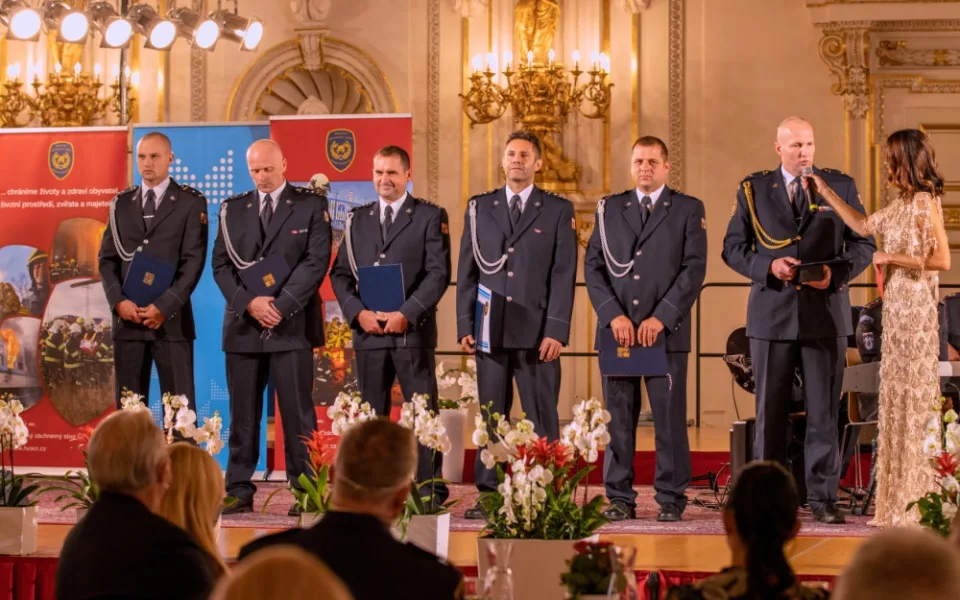 Na slavnostním ceremoniálu v Praze převzali hasiči z Olomouckého kraje ocenění v kategorii Kolektiv roku