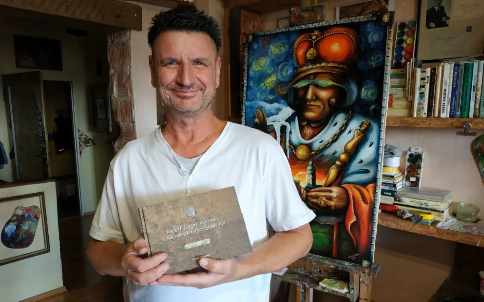 Nová kniha představuje prostějovské hostince na stovkách dobových fotografií