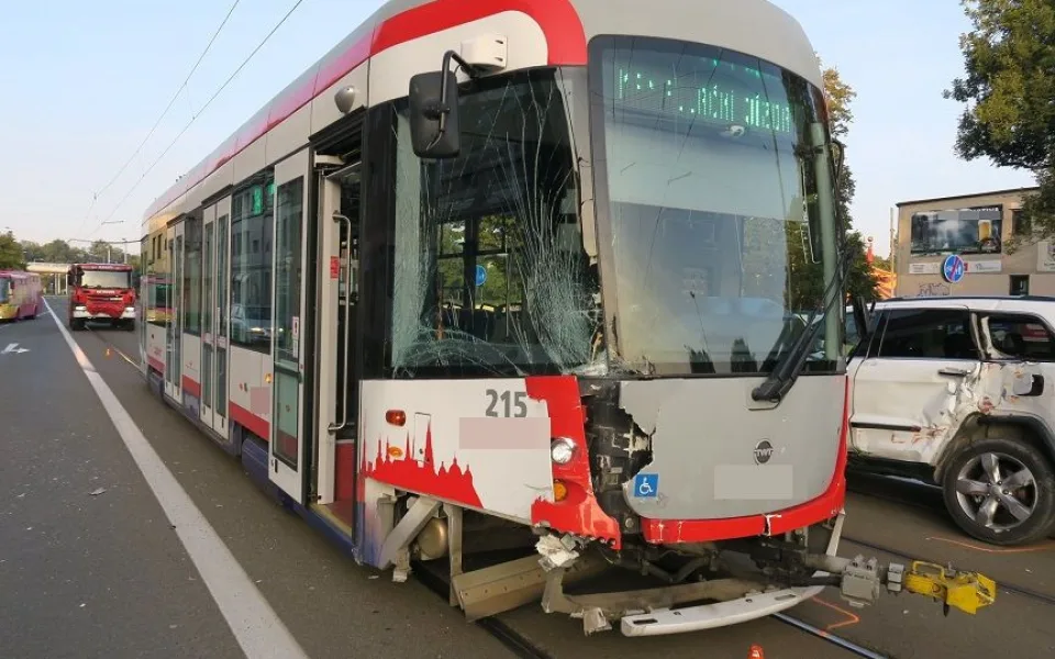 Opilá řidička nabourala v Olomouci tramvaj. Nadýchala 1,5 promile alkoholu