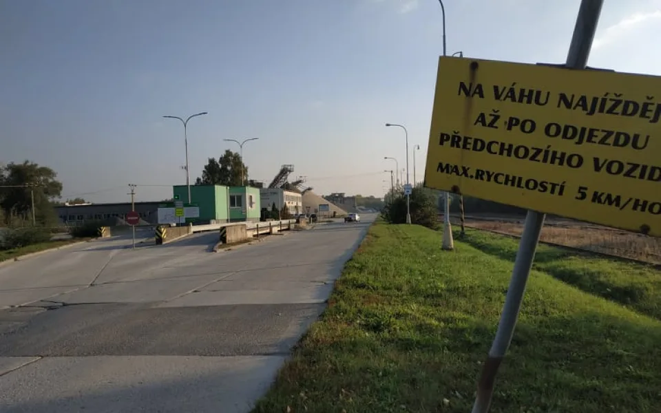 size4-16337099107737-124-obyvatele-tovacova-rozhoduji-v-referendu-o-pokracovani-tezby-hlasovaly-jiz-stovky-lidi