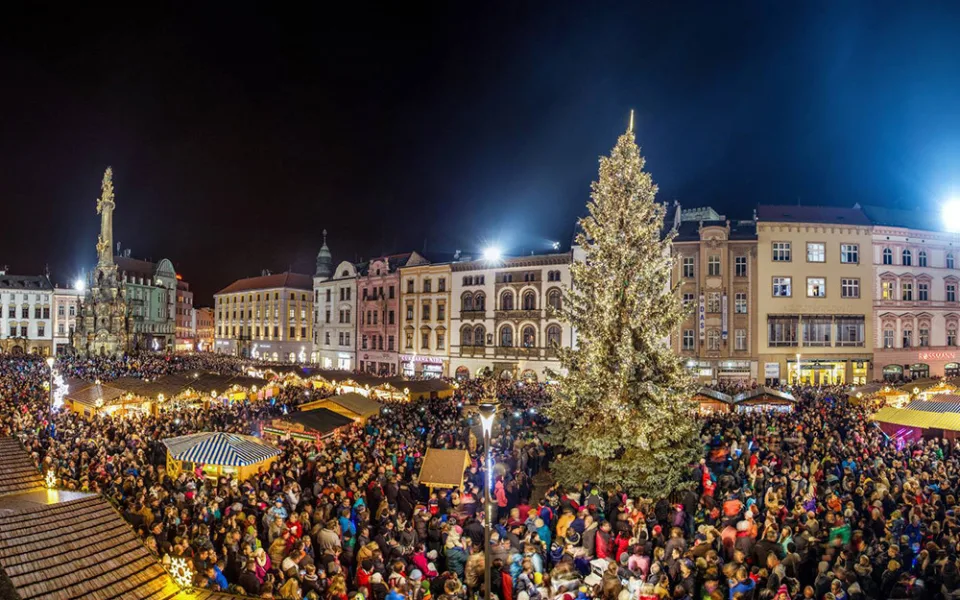 Snímek z olomouckých vánočních trhů v roce 2018