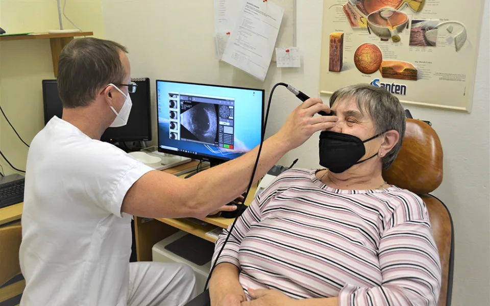 Rychlejší a přesnější diagnostiku umožňuje nové technické vybavení lékařům očního oddělení nemocnice AGEL Prostějov