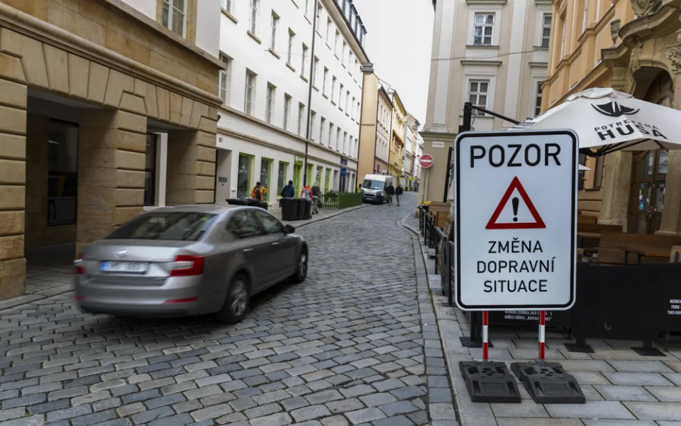 Ne každý řidič se změně dopravní situace hned první den přizpůsobil