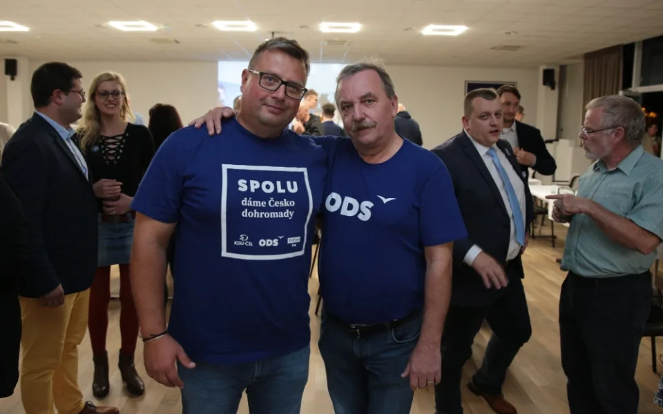 Nově zvolený poslanec a náměstek olomouckého primátora Martin Major (nalevo), vedle něj stranický kolega z ODS Dalibor Horák