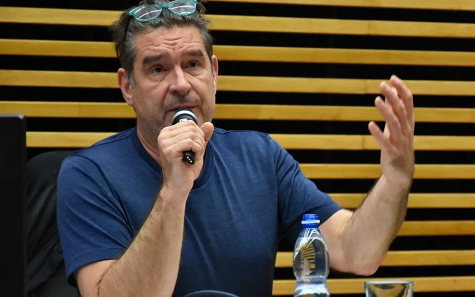 Tomáš Etzler na besedě v aule Pedagogické fakulty Univerzity Palackého