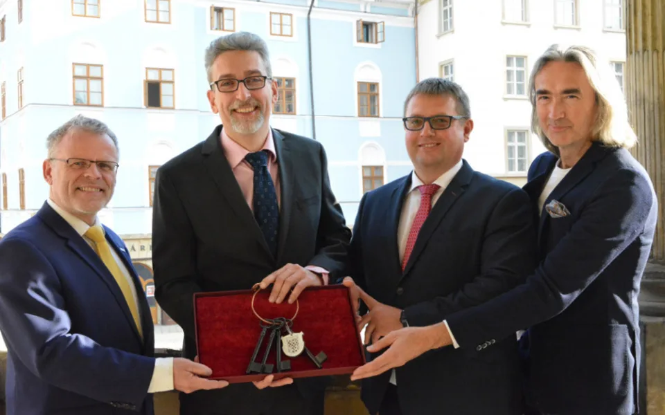 Ladislav Šnevajs (vlevo) po podpisu olomoucké koaliční smlouvy v roce 2018