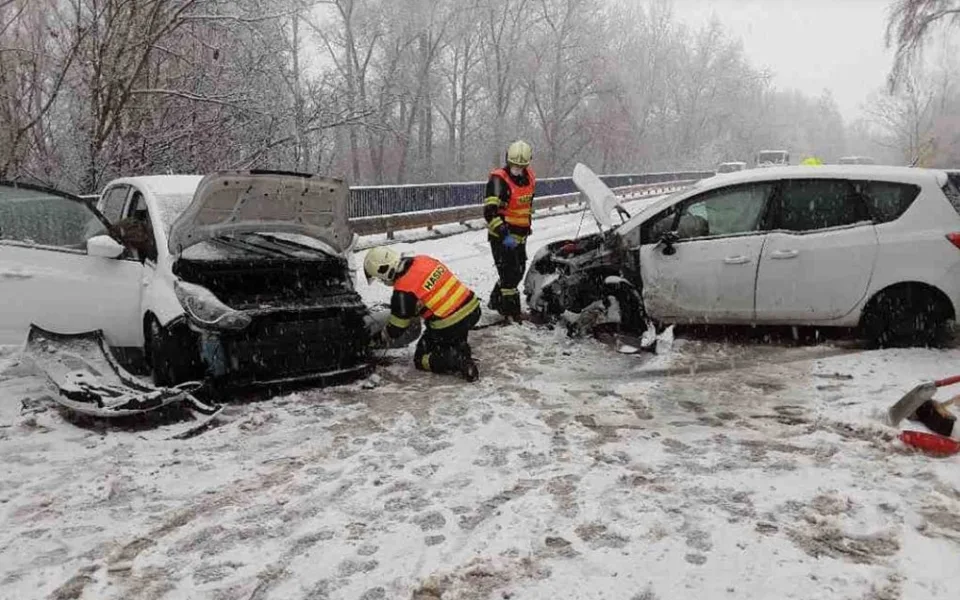 Při dopravní nehodě u Kojetína utrpěli zranění dva lidé