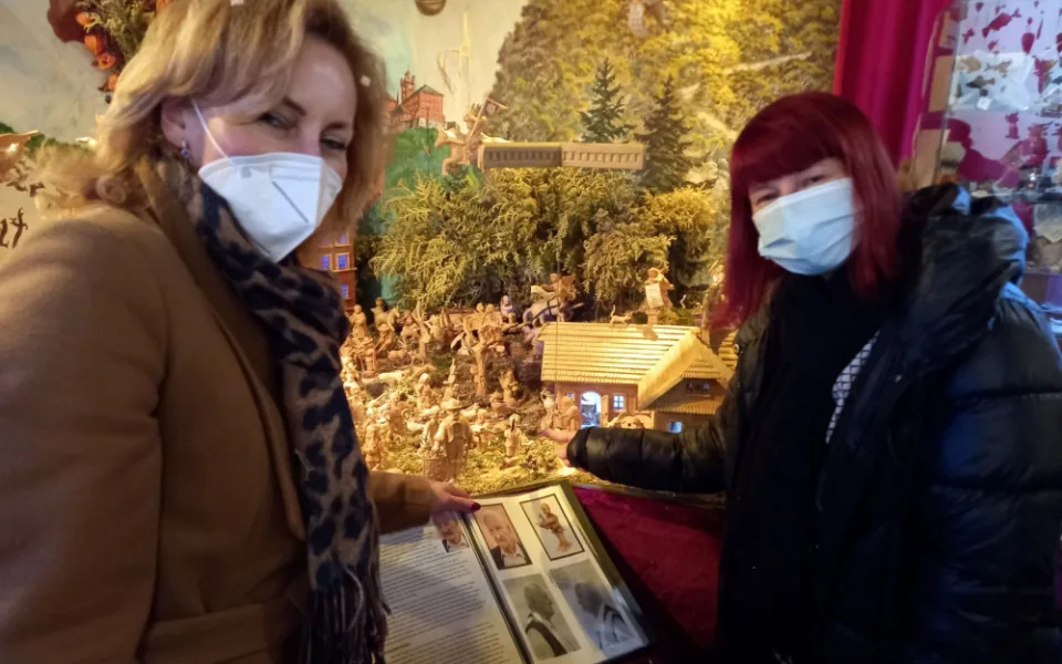 Proslulý betlém v Lošticích má další moravskou celebritu, básníka Wolkera